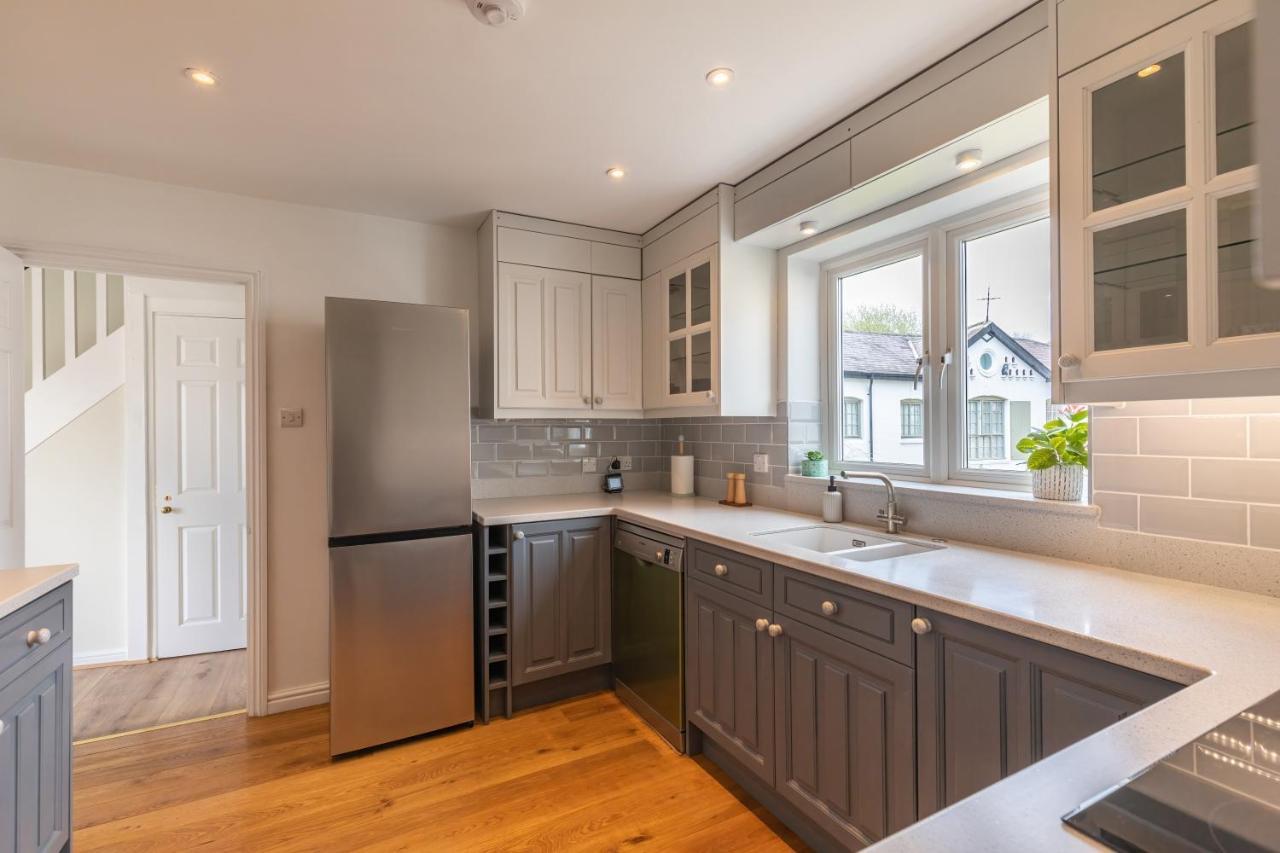 4 Bed City House With Private Garden And Parking Winchester Zewnętrze zdjęcie