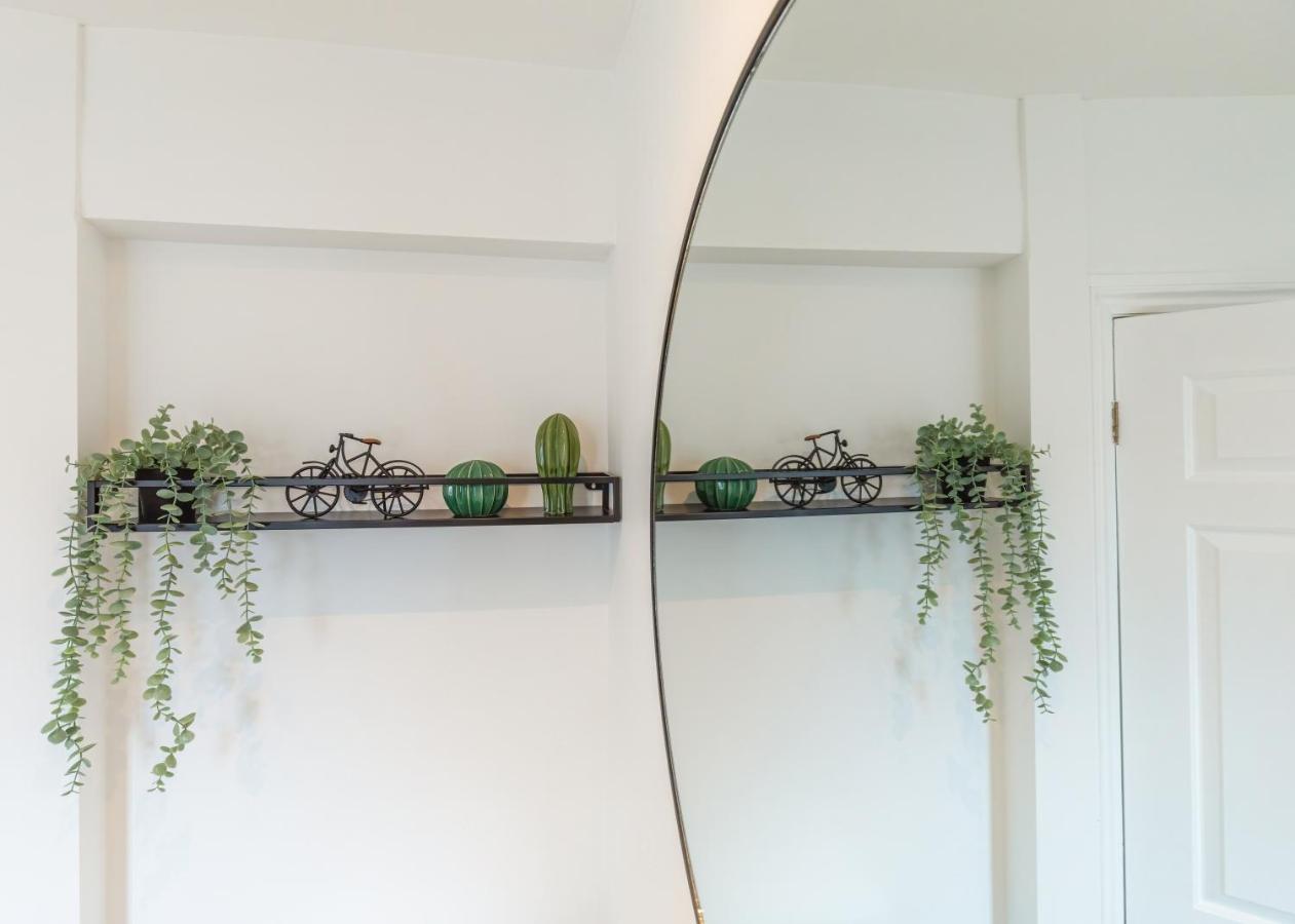 4 Bed City House With Private Garden And Parking Winchester Zewnętrze zdjęcie
