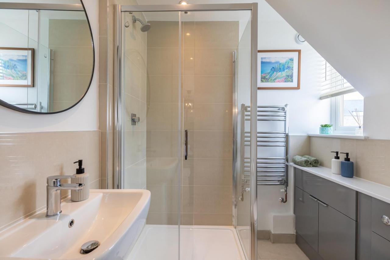 4 Bed City House With Private Garden And Parking Winchester Zewnętrze zdjęcie