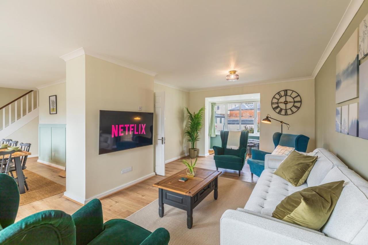 4 Bed City House With Private Garden And Parking Winchester Zewnętrze zdjęcie
